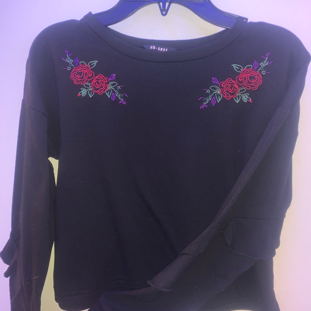 ✨black long sleeve cropped top ✨ YM ✨~ob•sess~✨